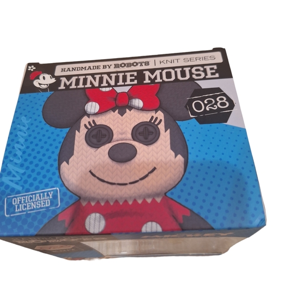 Disney Handmade by Robots #028 Knit MINNIE MOUSE Collectible Vinyl Figure NEW - Picture 6 of 7